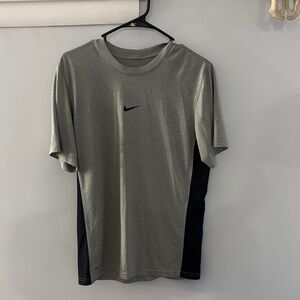 Nike Men's Short Sleeve Gray and Black Tee